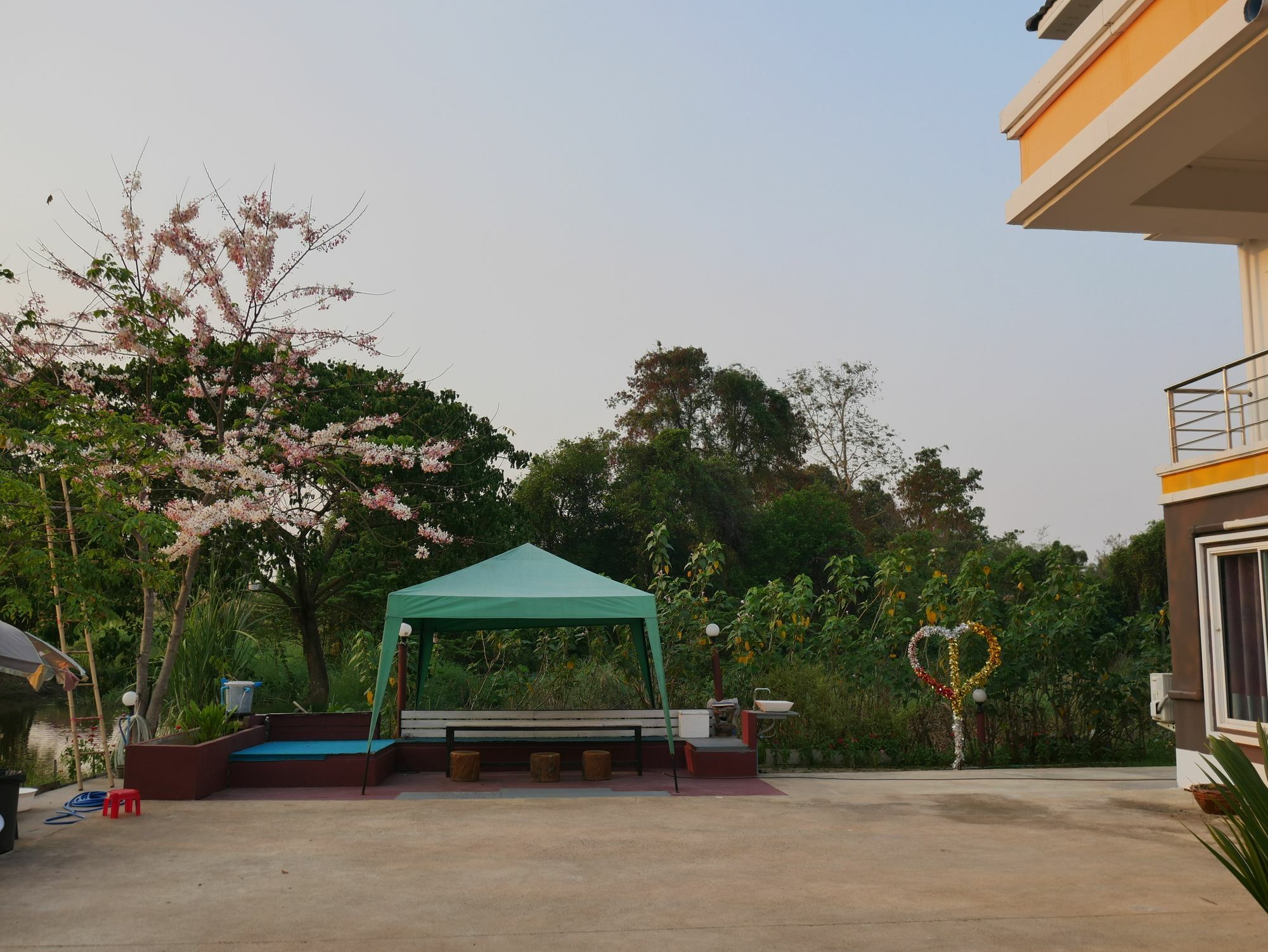 Jumpa Resort Hotel ピサヌローク エクステリア 写真