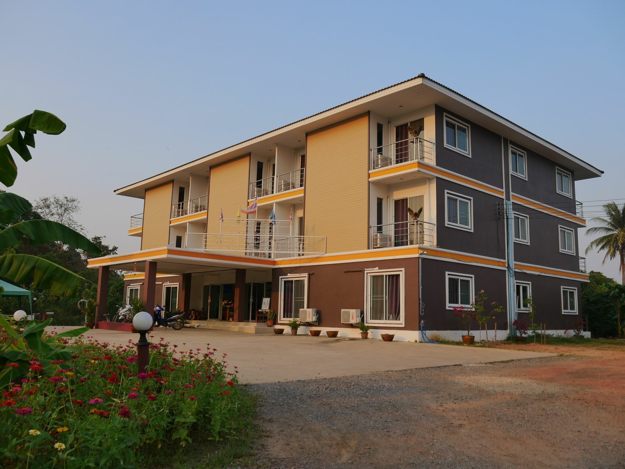 Jumpa Resort Hotel ピサヌローク エクステリア 写真